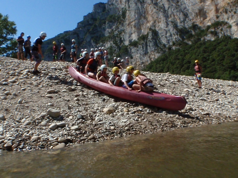 Village Camps International Summer Camp Ard&egrave;che, France 2019-07-26 https://www.villagecamps.com/journals_admin/images/22-35-Rock slide boat launch.jpg